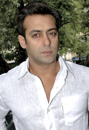 The star revamped the sets of 'Dabangg 2' and refused to allow everyone inside! 